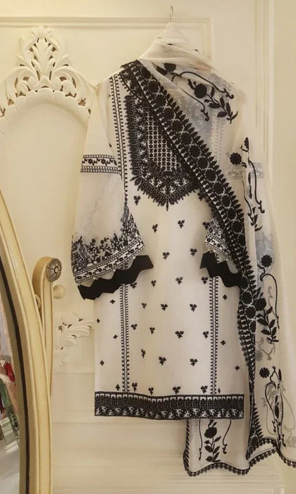 Agha Noor - 3PC Lawn Heavy Embroidered Suit -NAB#3426